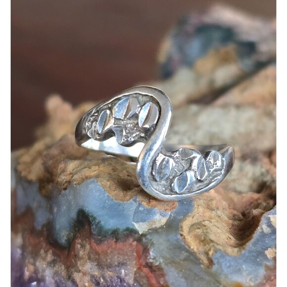 VTG Sterling Silver Diamond Cut Wave Design Ring Size 6 Textured Detail Signed - Picture 1 of 8